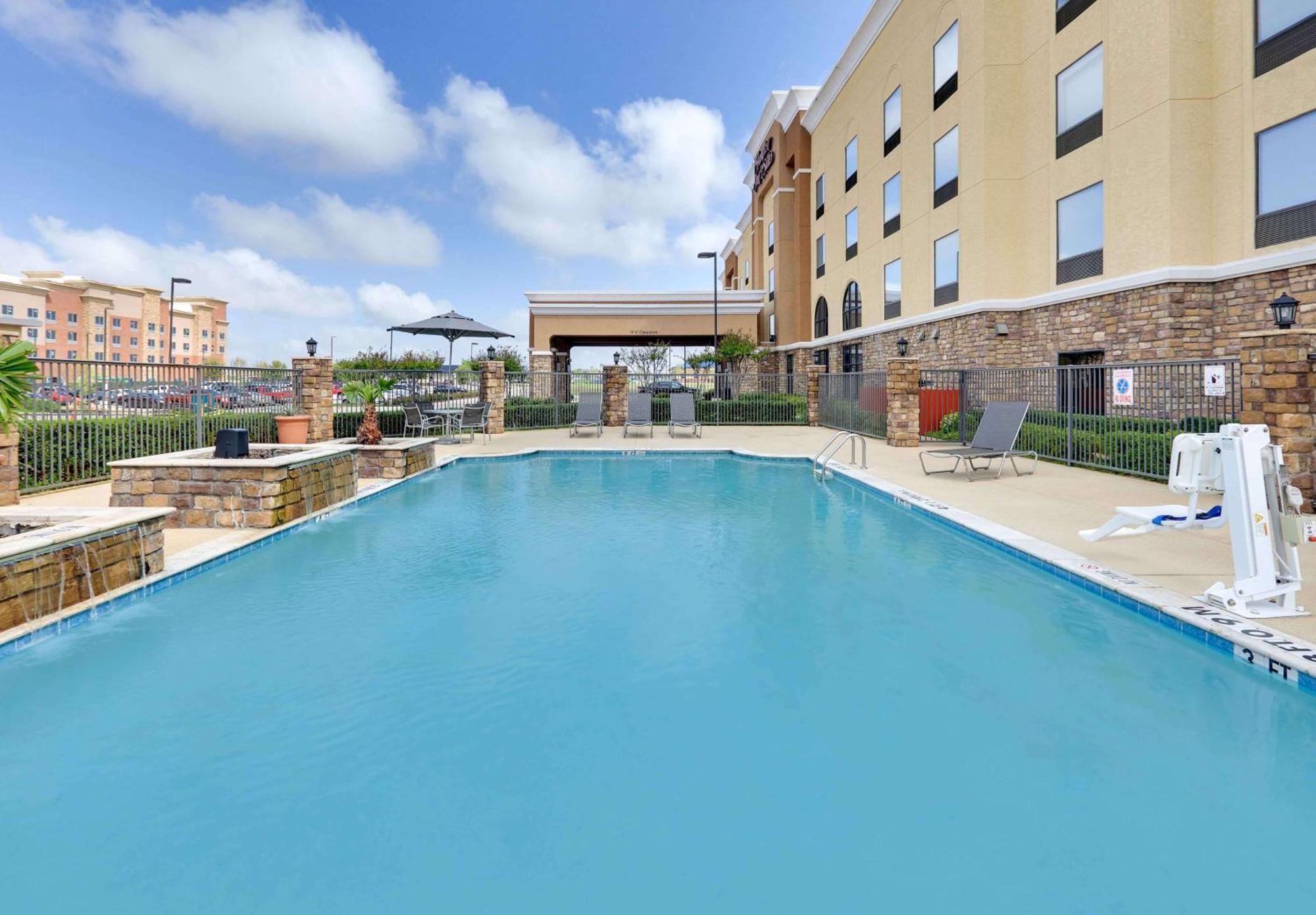 Hampton Inn & Suites Dallas-Arlington-South Exterior photo