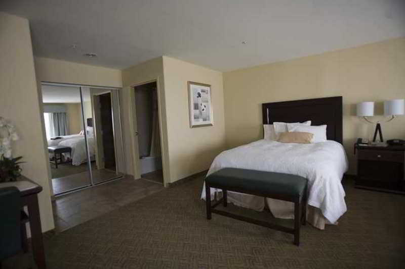 Hampton Inn & Suites Dallas-Arlington-South Room photo